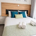 Bay Apartment *