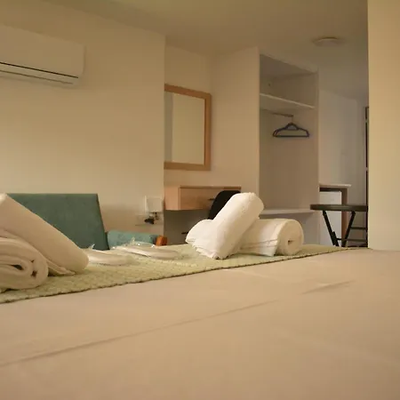 Bay Apartment *