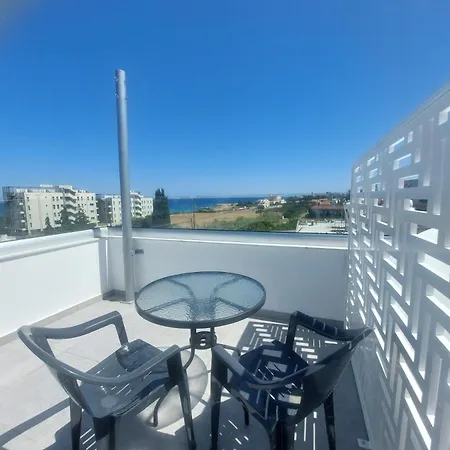 Bay Apartment *