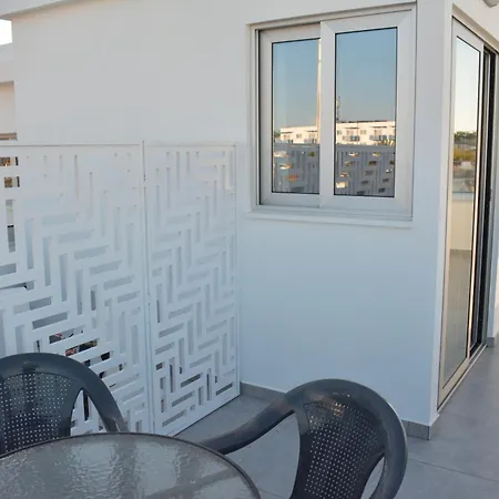 Bay Apartment *